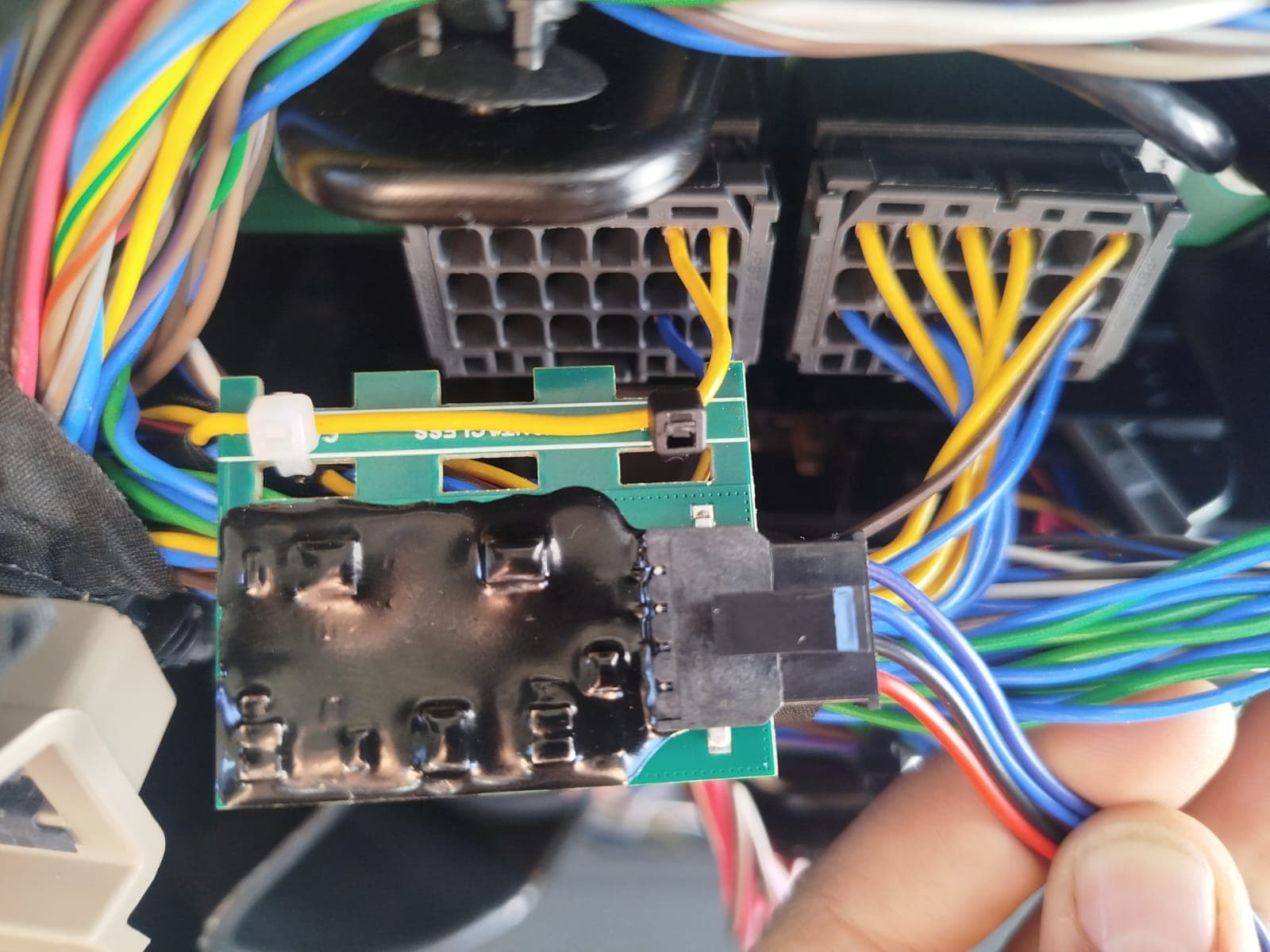 Conexión sensor CAN contactless a GPS tracker con entrada CANBUS 8-90V